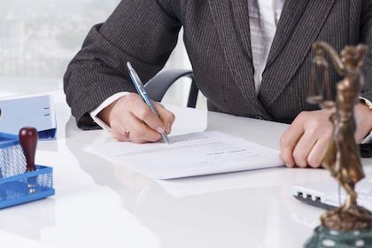 Revisión y Elaboración de Contratos y Convenios